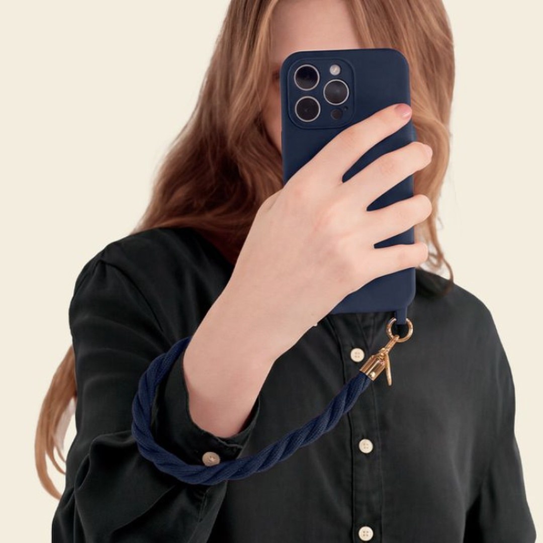 Case azul-marinho com alça de corda Aya